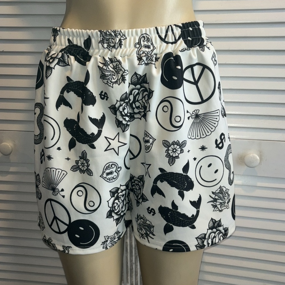 ASOS DESIGN board short in tattoo print in mono size 12 - Picture 5 of 10